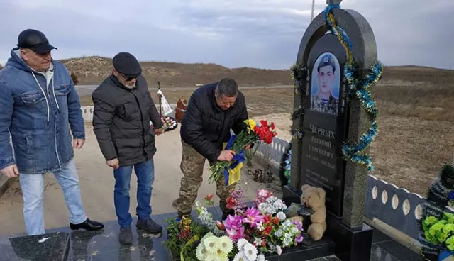 В Новой Каховке открыли мемориальную доску Герою, погибшему в АТО