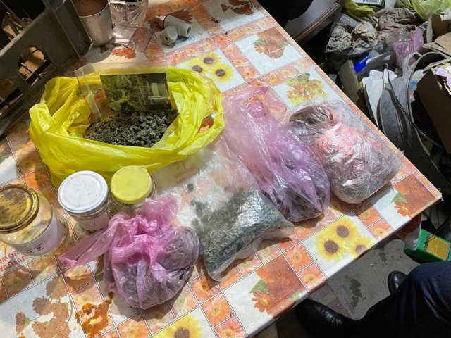 В Геническе пограничники обнаружили 2 килограмма марихуаны