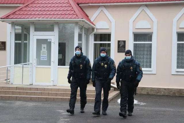 Херсонская областная инфекционная больница снова под охраной нацгвардейцев