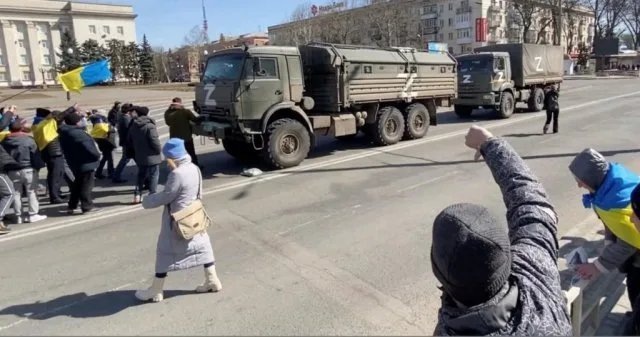 Цены в оккупированном Херсоне: творог по 250 грн, сахар по 90 грн, курятина 240 грн