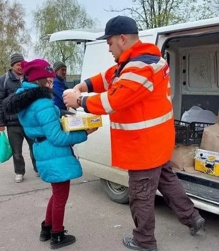 Волонтери проводять евакуацію з Осокорівки, що знаходиться під постійними обстрілами