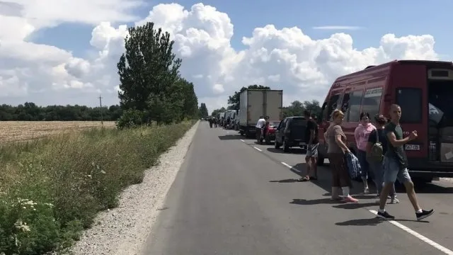 П\’ять днів у пекельній черзі: жителька Херсона розповіла, як виїжджала з окупації