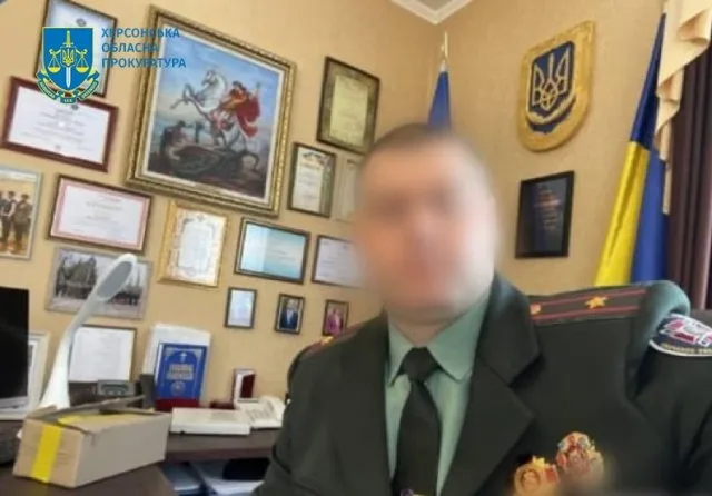Співпраця і надання окупантам місць проживання та меддопомоги – за державну зраду судитимуть ексначальника херсонської колонії