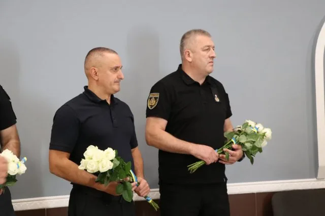 Поліцейські Херсонщині провели в останню путь свого колегу Андрія Тарчинського, загиблого внаслідок російського обстрілу