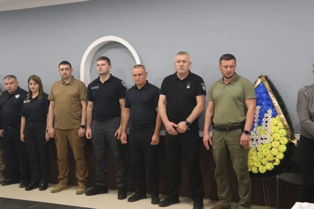 Поліцейські Херсонщині провели в останню путь свого колегу Андрія Тарчинського, загиблого внаслідок російського обстрілу