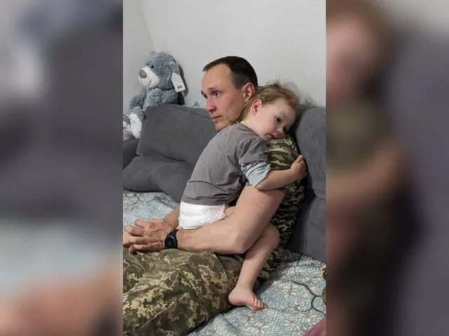 “Він був справжнім патріотом”. Жінка загиблого на війні херсонця Іллі Федоренка просить надати йому звання Героя України