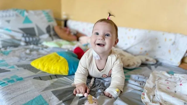 Жирова пухлина впливала на рухливість ніжки: у Львові прооперували 5-місячну херсонку