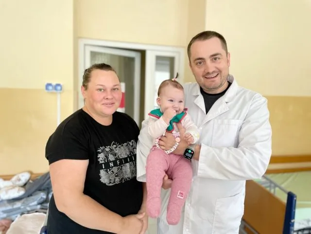 Жирова пухлина впливала на рухливість ніжки: у Львові прооперували 5-місячну херсонку