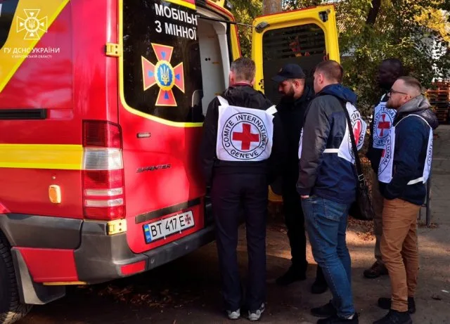 Міжнародний Комітет Червоного Хреста в Україні передав облДСНС обладнання та комп’ютерну техніку для мобільного класу з мінної безпеки