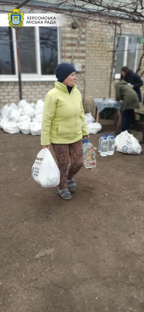 115 сімей села Петрівка Зеленівського старостинського округу отримали продуктові набори та бутильовану питну воду