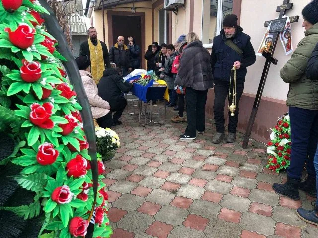 Сьогодні у Херсонській міській територіальній громаді попрощалися із захисником