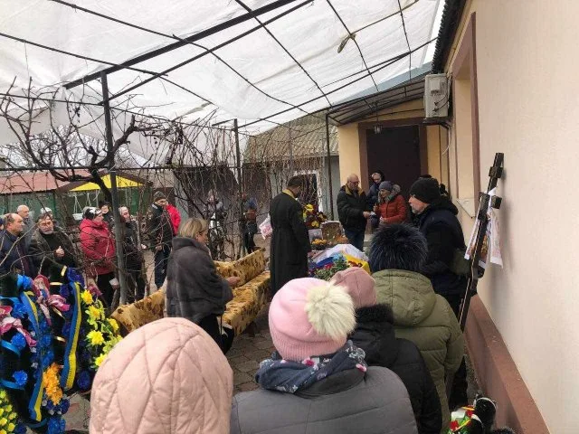 Сьогодні у Херсонській міській територіальній громаді попрощалися із захисником