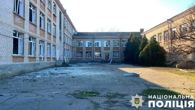 На Херсонщині поліція документує наслідки російських атак, внаслідок яких одна людина загинула та дві поранено