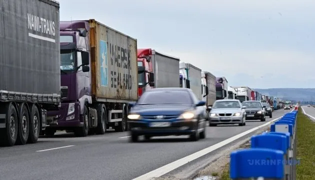 Українські перевізники готові “дзеркально” блокувати польські транспортні засоби