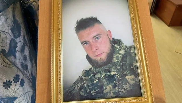 У Херсоні попрощались із загиблими на війні Максимом Росляковим та Андрієм Тимошенком