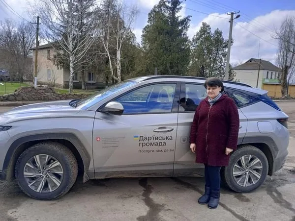 Працівники мобільного ЦНАПу продовжують надавати адмінпослуги мешканцям громад