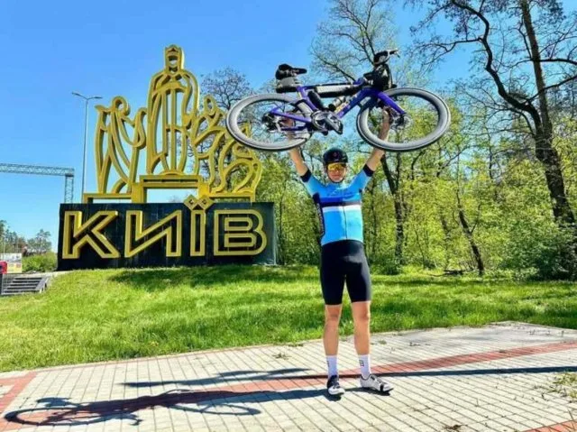Майже 2000 км велосипедом – задля підтримки ЗСУ
