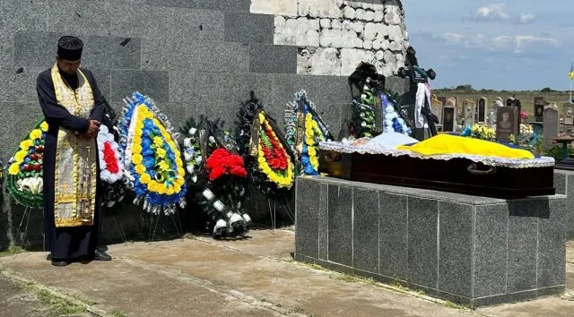 У Бериславському районі провели в останню путь загиблого українського військового Володимира Кушко з Хрещенівки
