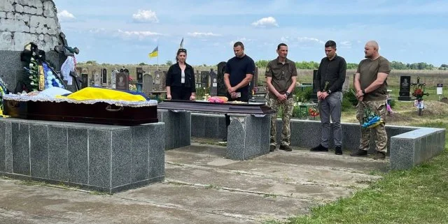 У Бериславському районі провели в останню путь загиблого українського військового Володимира Кушко з Хрещенівки
