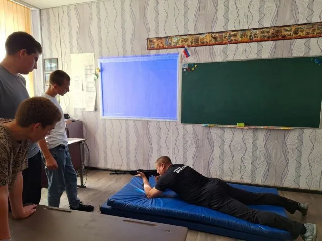 На уроках у школах окупованого лівобережжя вчать вбивати