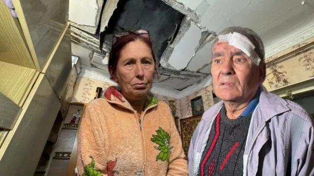 “Секунда, вибух і я в диму, вся закривавлена, не можу вибратись”. Очевидці розповіли про ранковий обстріл Херсона