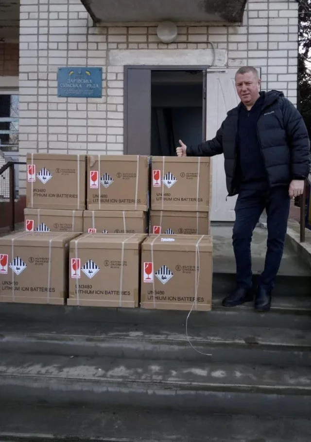 Дар\’ївська громада отримала зарядні станції для роботи установ в умовах блекаутів