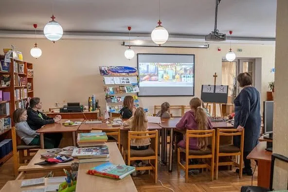 Юні херсонці відвідали творчий майстер-клас «Smile Art – твори свої емоції»