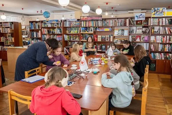 Юні херсонці відвідали творчий майстер-клас «Smile Art – твори свої емоції»