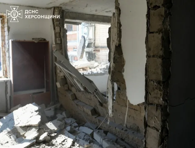 Рятувальники показали наслідки обстрілу Херсона
