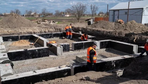 У Посад-Покровському до кінця осені планується відновити понад 360 будинків – Кулеба