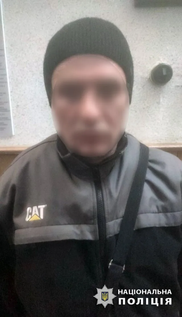 На Херсонщині поліцейські затримали збувача зброї та боєприпасів
