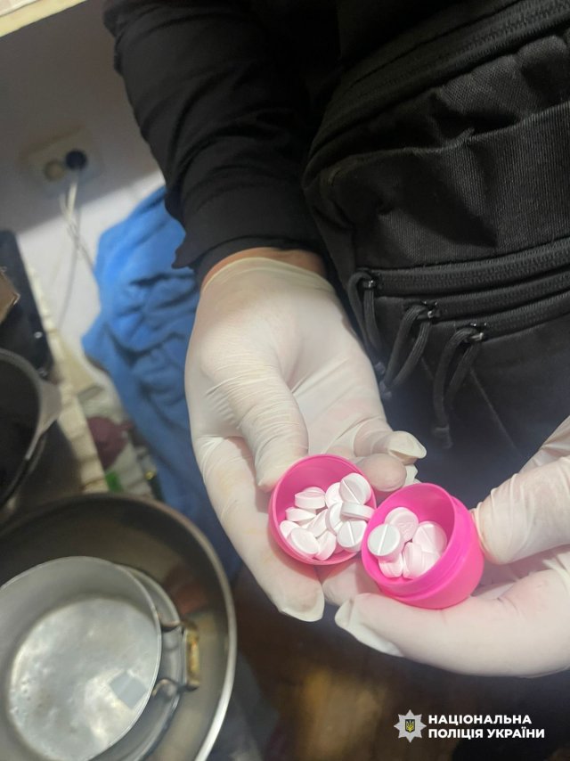 У Херсоні поліцейські затримали збувачку канабісу та метадону