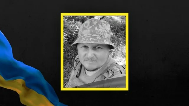 На Хмельниччині провели в останню путь військового з Херсонщини Сергія Гайдрика