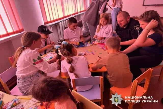 На Херсонщині поліцейські підготували для дітей безліч святкових заходів