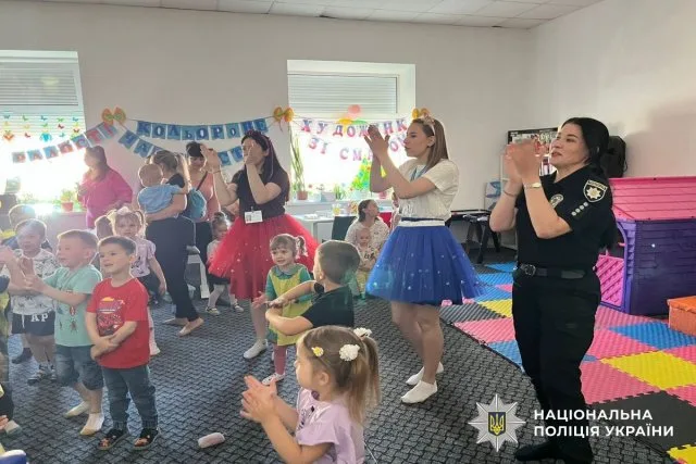На Херсонщині поліцейські підготували для дітей безліч святкових заходів
