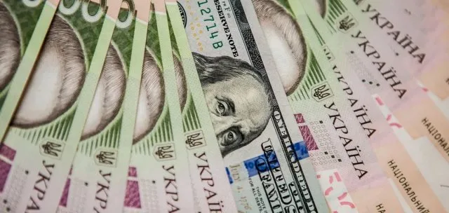 Яким банкам українці довіряють найбільше: в які активно “здають” свої гроші
