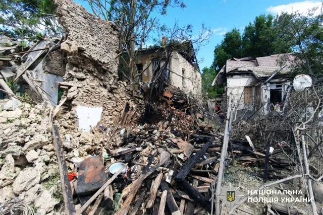 Поранені мирні жителі та 48 пошкоджених цивільних об’єктів: поліція Херсонщини зафіксувала наслідки воєнних злочинів рф