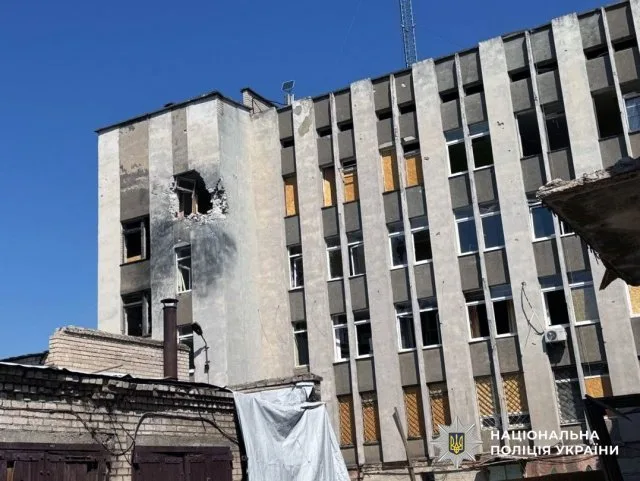 На Херсонщині внаслідок російських обстрілів поранено вісім людей, пошкоджено медичний заклад, будинки та автомобілі