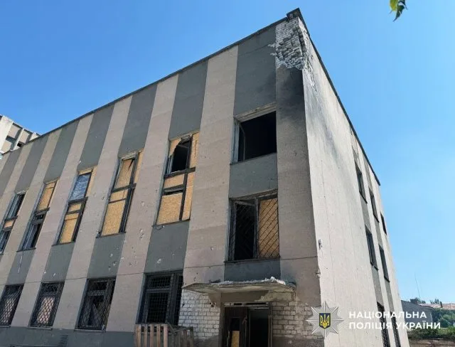 На Херсонщині внаслідок російських обстрілів поранено вісім людей, пошкоджено медичний заклад, будинки та автомобілі