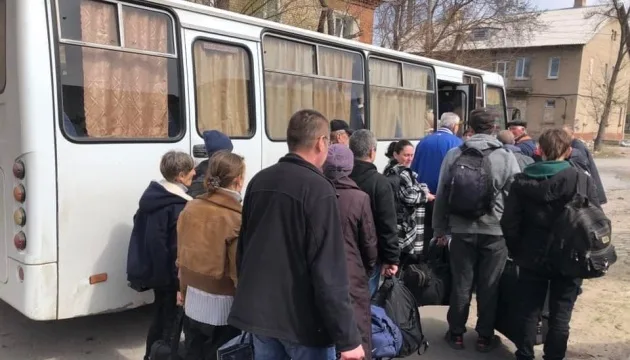 Волонтери показали, як евакуюють людей із Ромашкового на Херсонщині (відео)