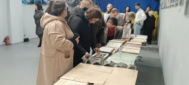 У Херсоні представили фотовиставку про історію Каховської ГЕС
