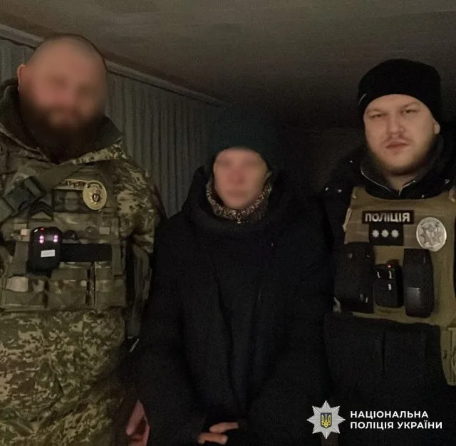 Без дому й підтримки: у Херсоні правоохоронці врятували жінку, яка опинилася на вулиці