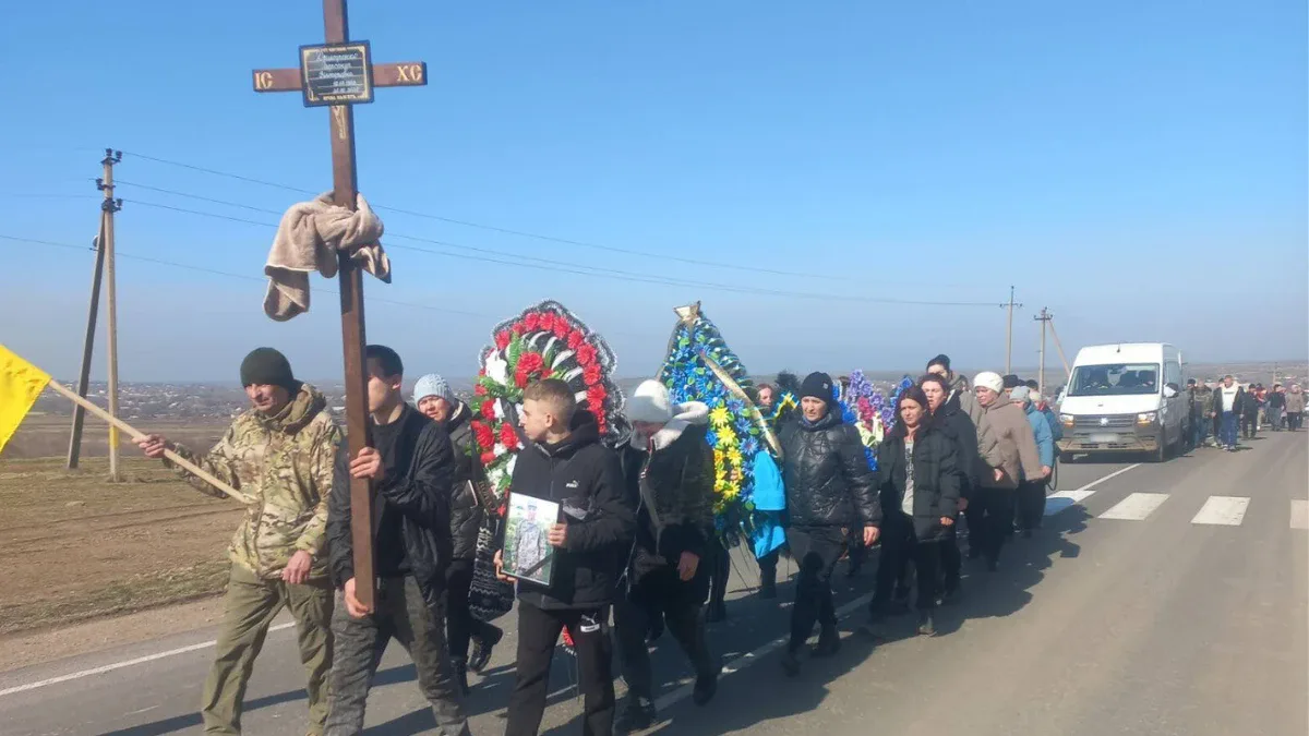 У Високопільській громаді попрощалися з українським військовим Олександром Дмитренком