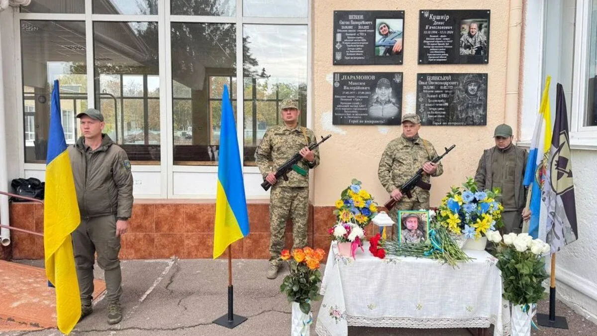 У Чорноморську відкрили меморіальну дошку військовому, який воював на Херсонщині